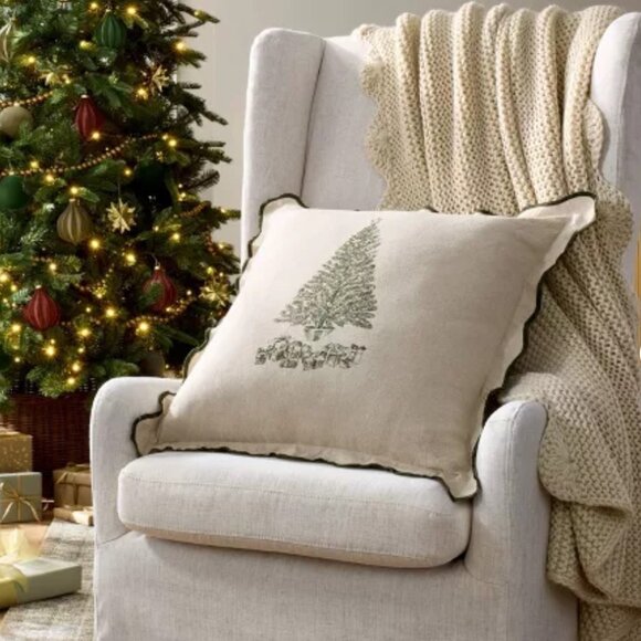 Threshold designed with Studio McGee Knit Scalloped Edge Throw Blanket Cream NWT - Picture 2 of 3